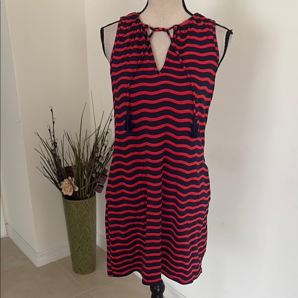 Tommy Bahama Dresses & Skirts - Tommy Bahama small stretchy dry fit dress T71